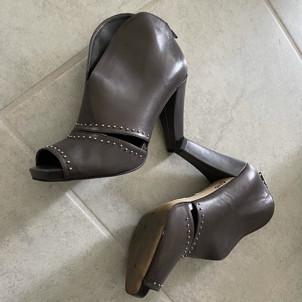 Franco Sarto Gray Shoes - Picture 2 of 5